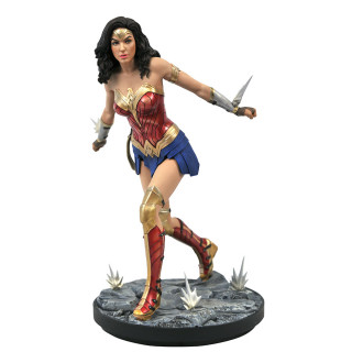 DC Gallery - WW84 - Wonder Woman PVC 23cm Szobor (OCT202004) AJÁNDÉKTÁRGY