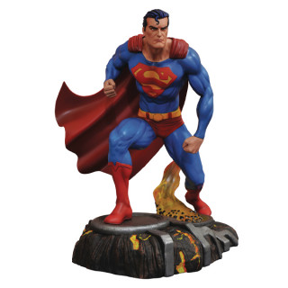 DC Gallery - Superman Comic PVC Szobor (23cm) (APR182181) 