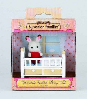 Sylvanian Families - Csoki Nyuszi bébi kisággyal Játék