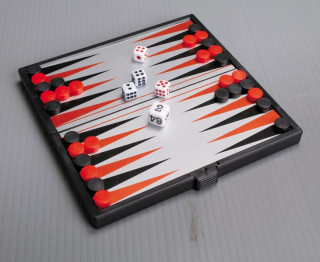 Összehajth. mágn. backgammon, műanyag, 13x13,5x1,1cm - 1720 Játék
