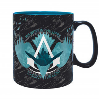 Assassins Creed Bögre - 460 ml - "We work in the Dark" - Abystyle AJÁNDÉKTÁRGY