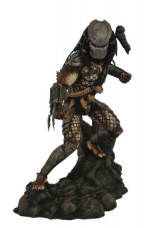 Diamond Select Toys Gallery - Predator Classic Movie PVC Dioráma (APR192538) AJÁNDÉKTÁRGY